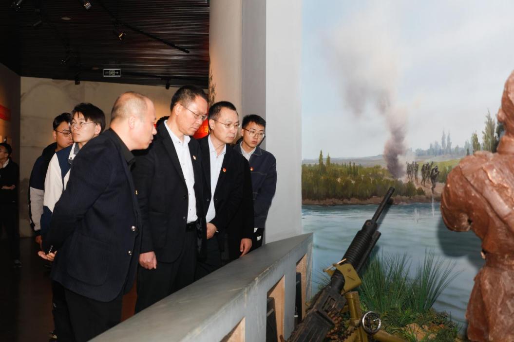 港產(chǎn)公司黨支部開展&ldquo;緬懷革命先烈 傳承紅色基因&rdquo;主題黨日活動4.jpg